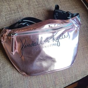 NWOT Kendall+Kylie Cbody/Waist Bag ADORABLE